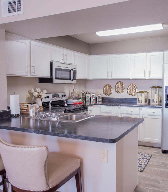 Kitchen with granite countertops at Cottages at Tallgrass Point Apartments in Owasso, Oklahoma