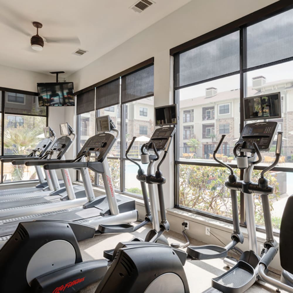 Workout facility at Alden Park Kingsland in Houston, Texas