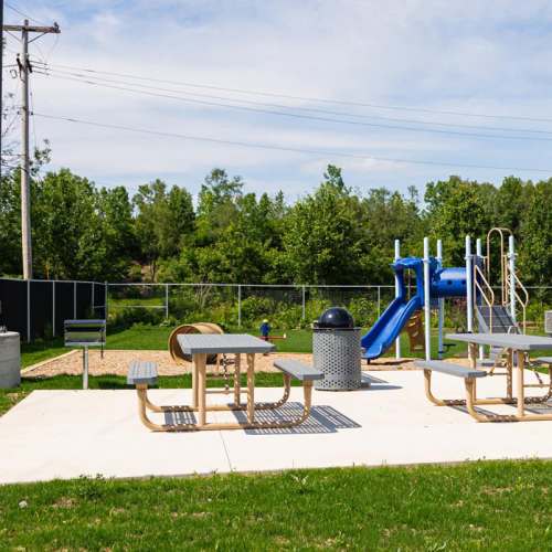 Picnic area at Broadleigh Lofts in Columbus, Ohio