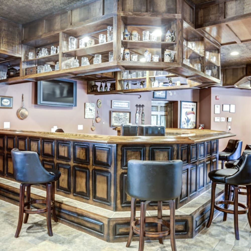 Resident clubhouse bar at London House Apartments in Lenexa, Kansas