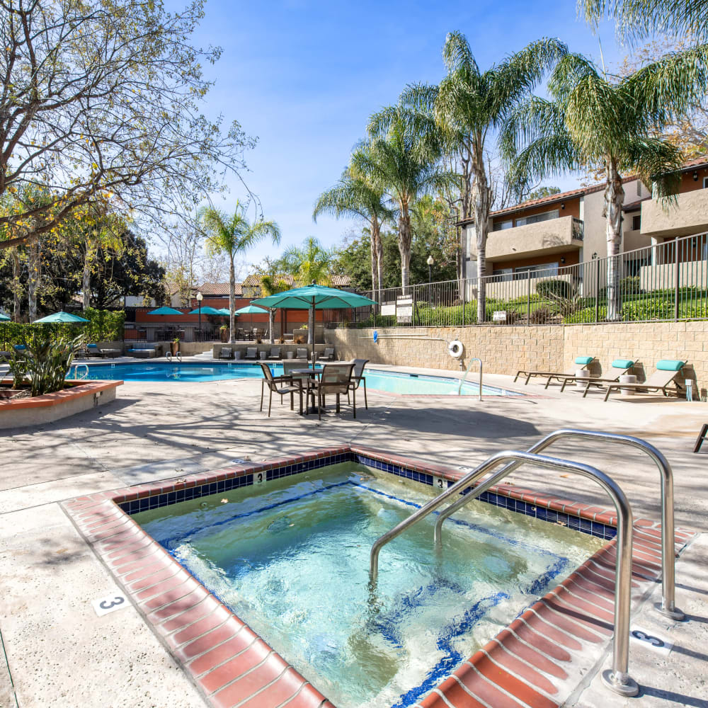 Spa and swimming pool area at Sofi Thousand Oaks in Thousand Oaks, California