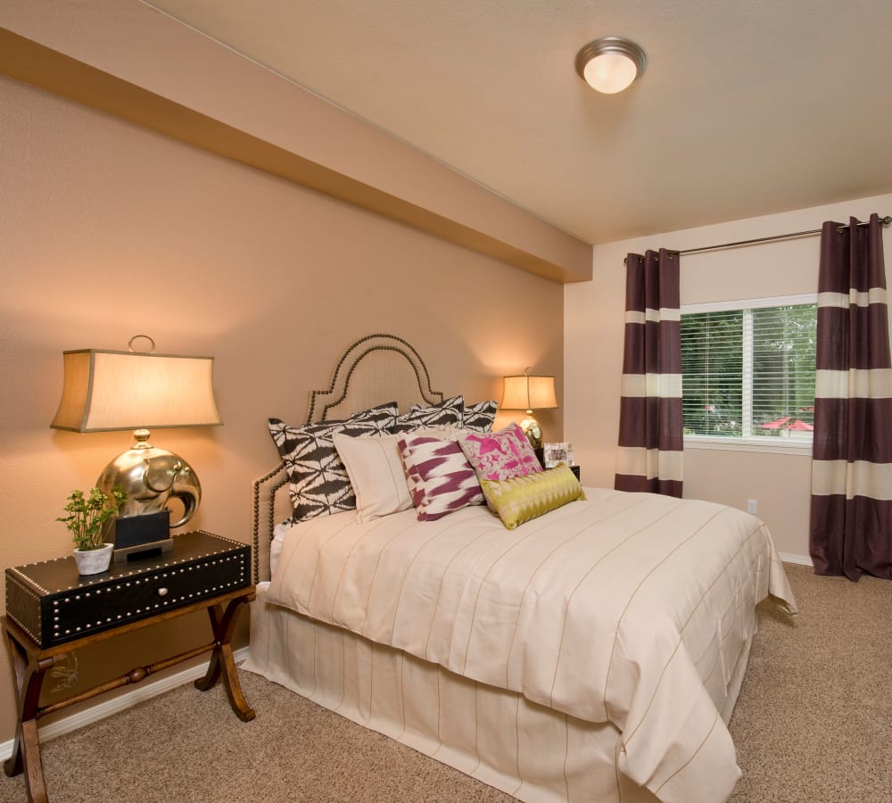 Standard bedroom at Altamont Summit in Happy Valley, Oregon