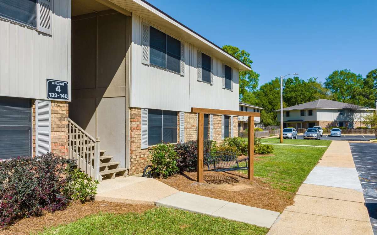 Exterior view of the apartment with green lawn at Wynwood at Fairhope in Fairhope, Alabama