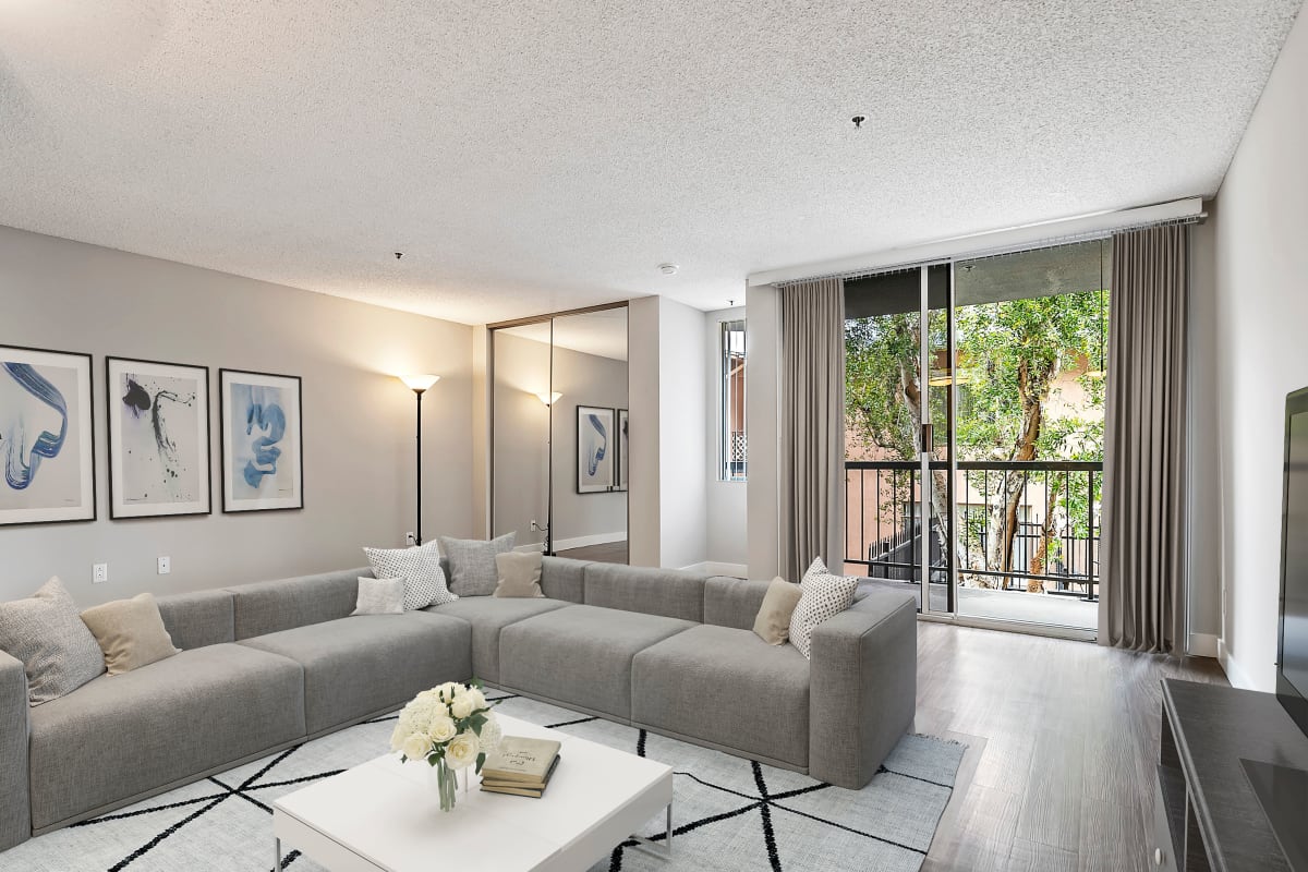 Spacious apartment at Media Towers, Los Angeles, California