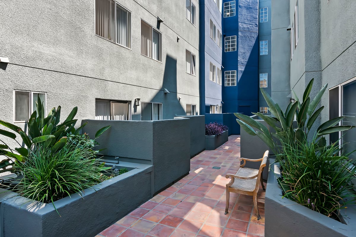 Courtyard at Kingsley Drive Apartments, Los Angeles, California