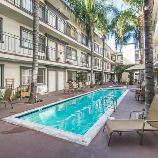 Tarzana Courtyard offers a wide variety of amenities in Tarzana, California