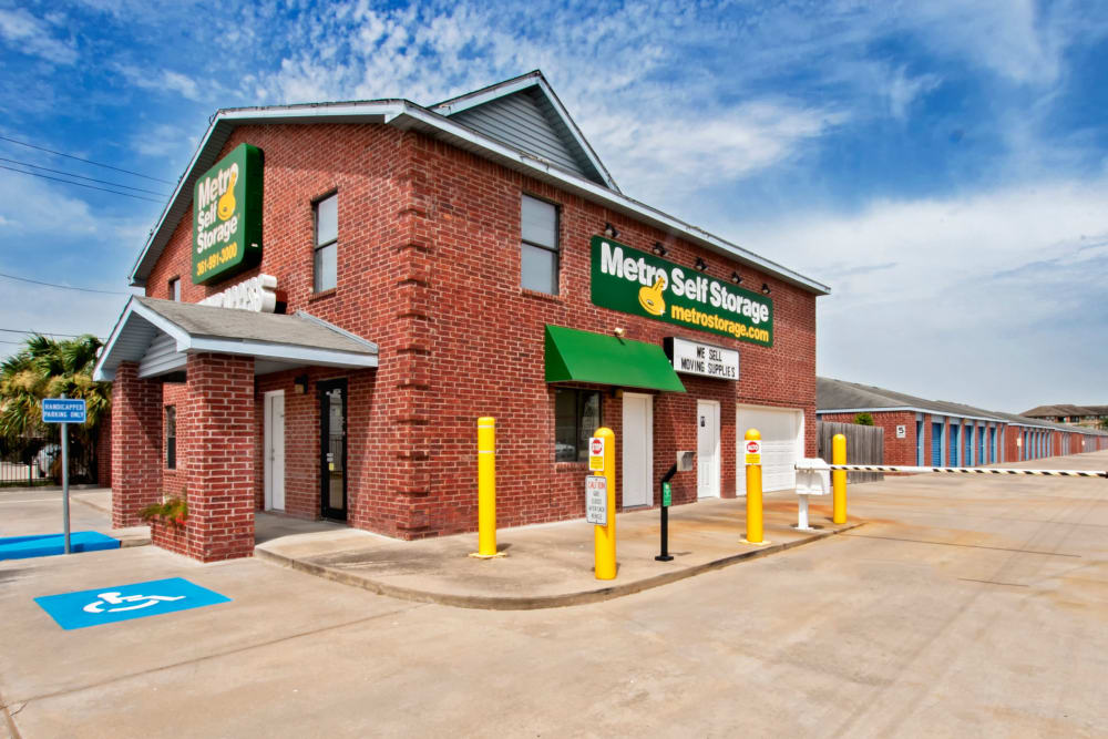 Corpus Christi Storage Units At 6534 S Staples St Metro Self Storage