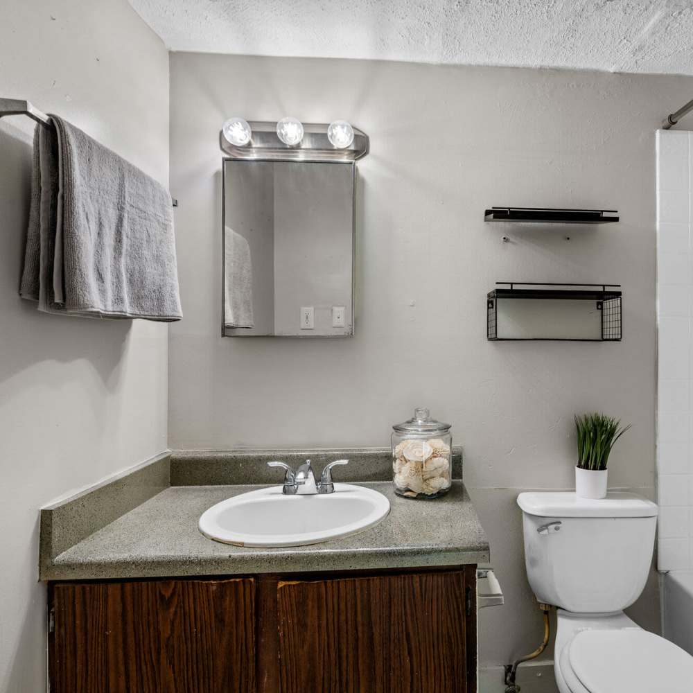 Bright bathroom at Commodore in Vicksburg, Mississippi