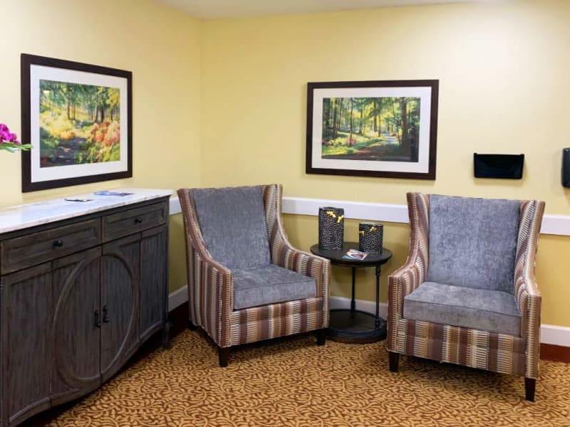 Lounge seating at Lassen House Senior Living in Red Bluff, California. 