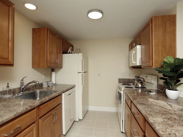 Modern kitchen at London Court Apartments in Merrimack, New Hampshire