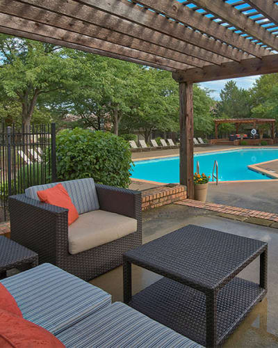 Perry's Crossing Apartments offers a luxury swimming pool in Perrysburg, Ohio