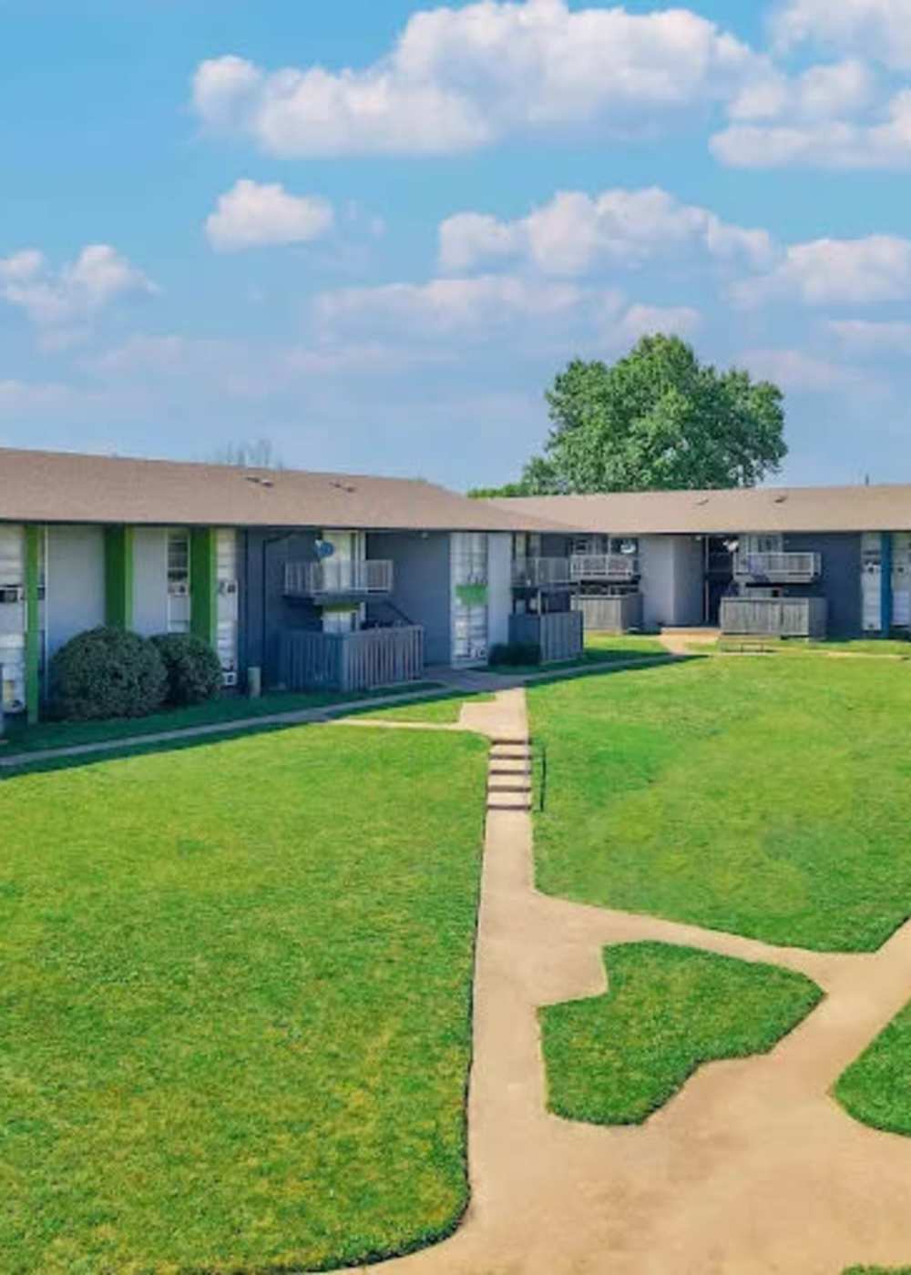 Exterior of apartments at 2704 CDMX in Dallas, Texas