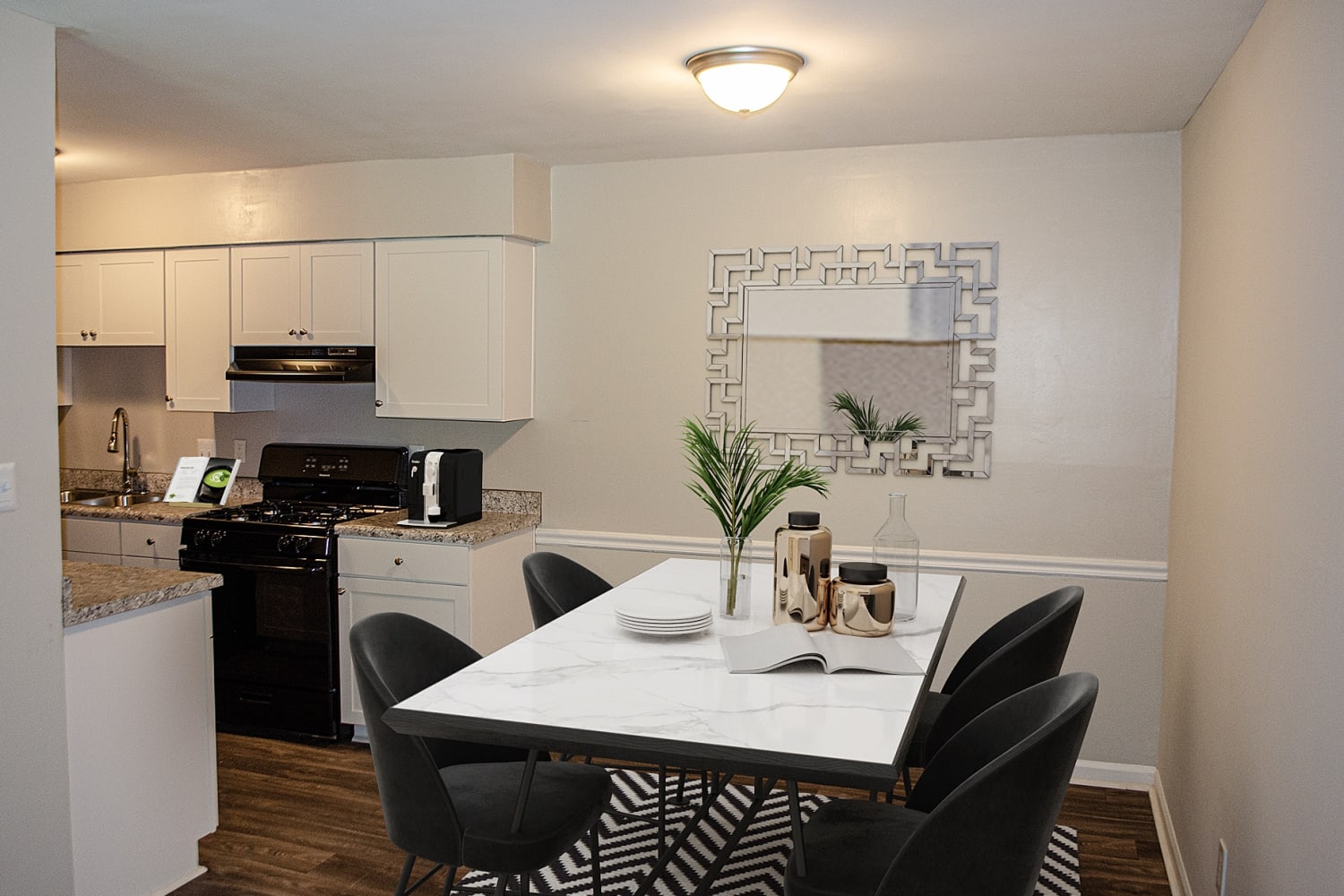 An apartment dining room at Georgetowne Woods in Gastonia, North Carolina