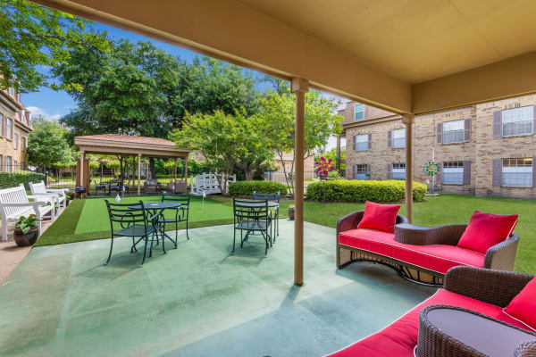 Courtyard at Emerson on Harvest Hill in Dallas, Texas