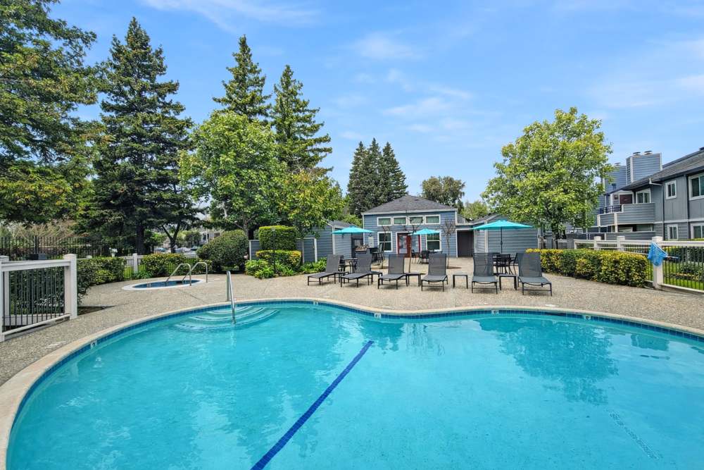Large swimming pool with spa at Bennington Apartments in Fairfield, California