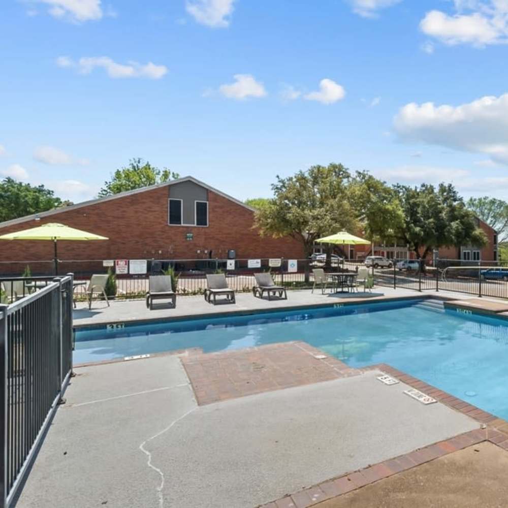 Resort-style pool area at Parkwood Square in Arlington, Texas