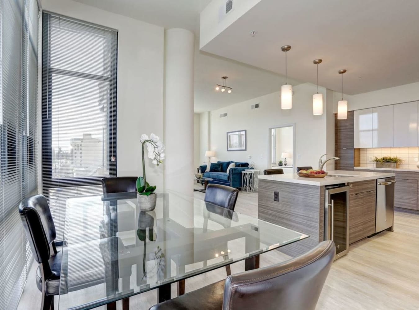 Dining area and coffee bar in the resident lounge at Solaire 7077 Woodmont in Bethesda, Maryland