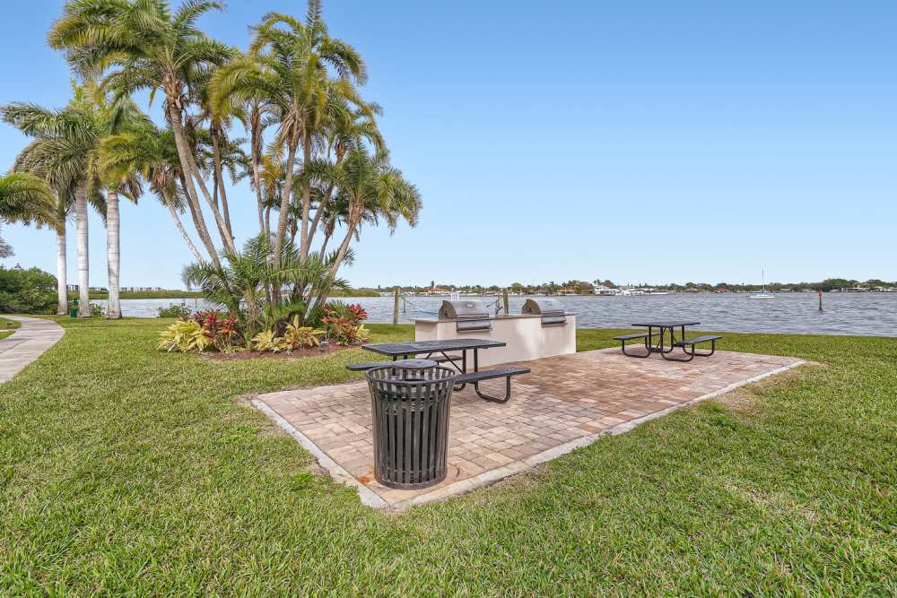 Outdoor grilling area at Waters Pointe in South Pasadena, Florida