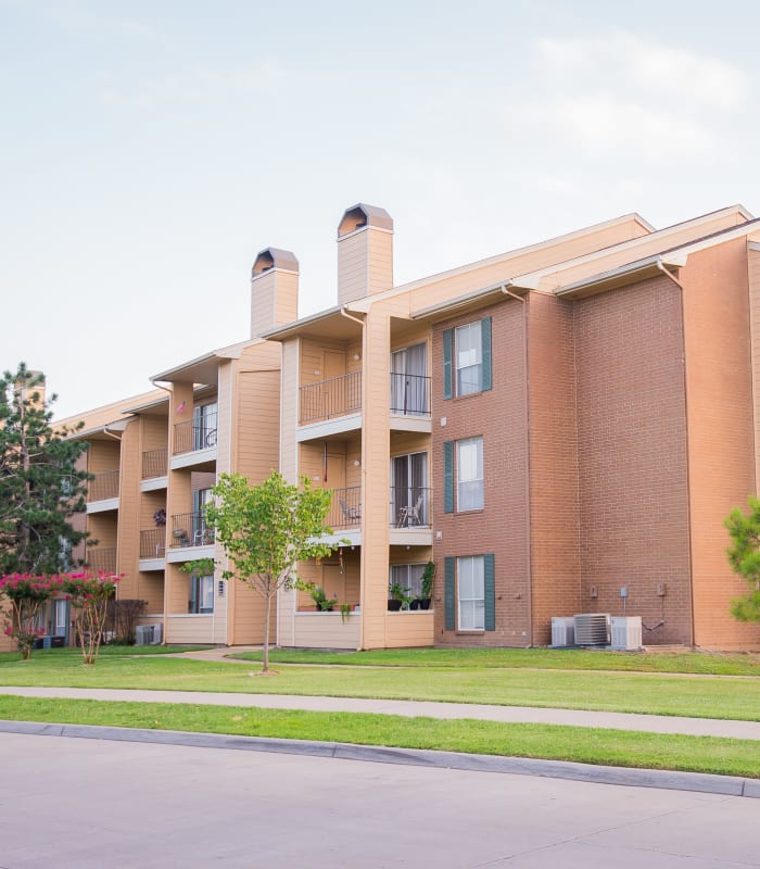 Exterior of Windsail Apartments in Tulsa, Oklahoma