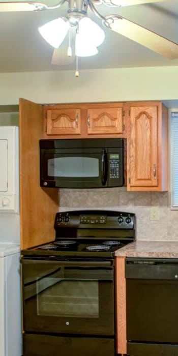 Modern kitchen at Haddon Knolls Apartments in Haddon Heights, New Jersey