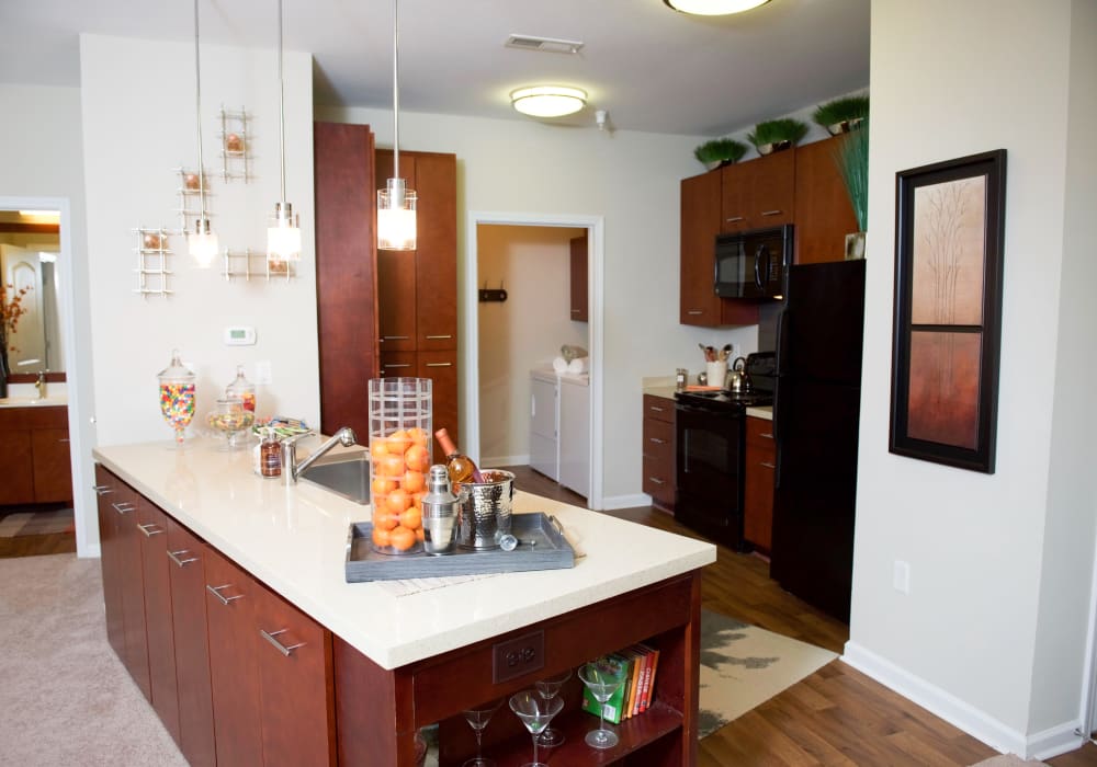 Manor Six Forks showcase a modern and furnitured kitchen in Raleigh, North Carolina