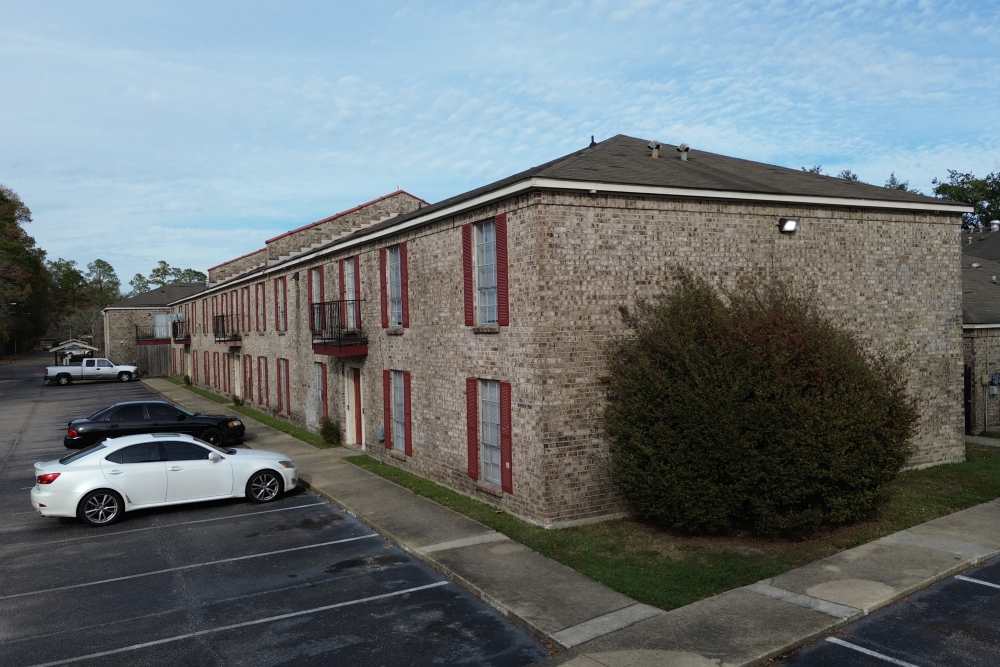 Parking near Towne Oaks in Baton Rouge, Louisiana