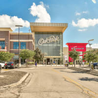 Oakpark shopping center near London House Apartments in Lenexa, Kansas