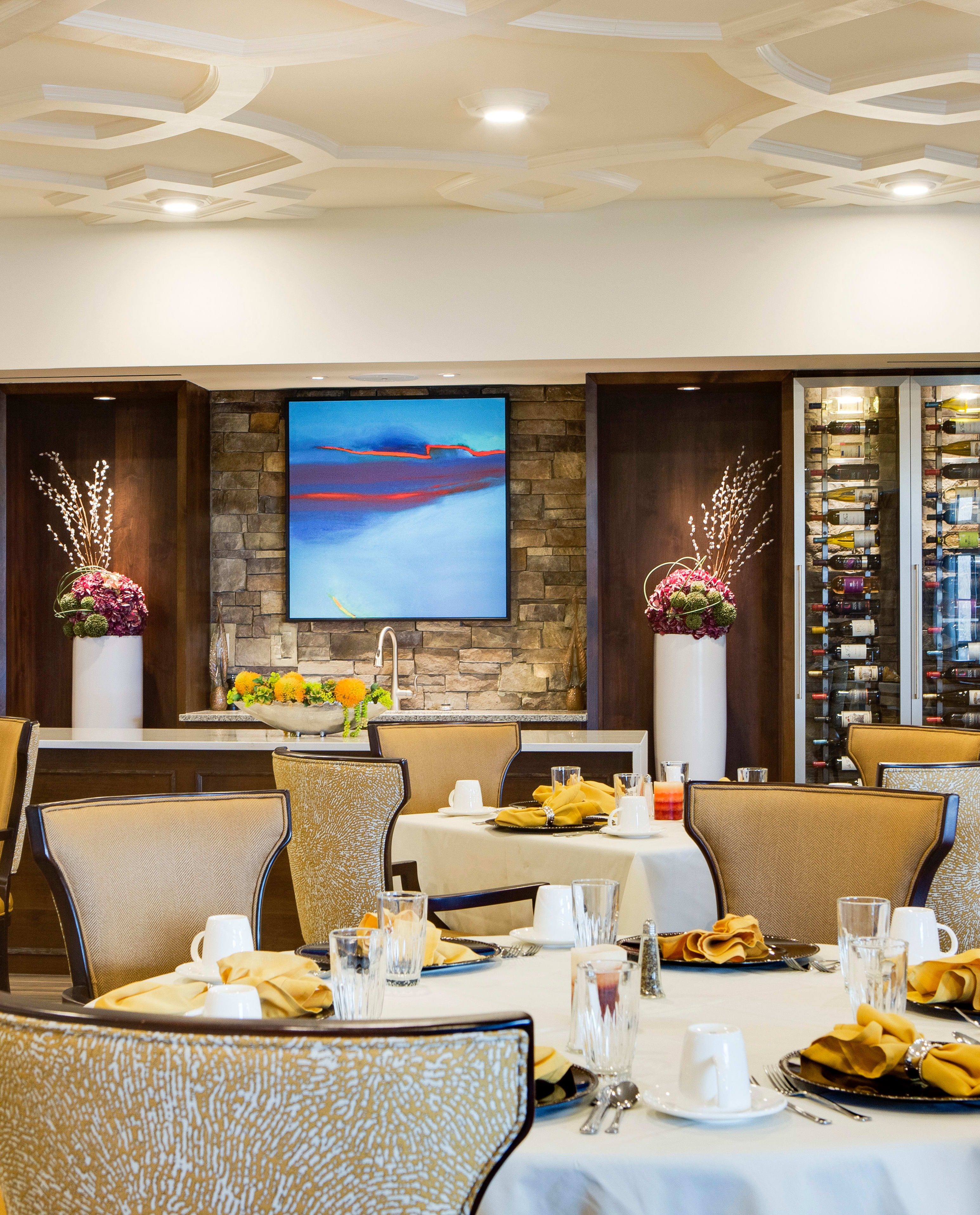 Bright dining area at Stonecrest at Burlington Creek in Kansas City