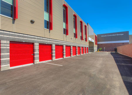 Self storage building exterior in Tampa