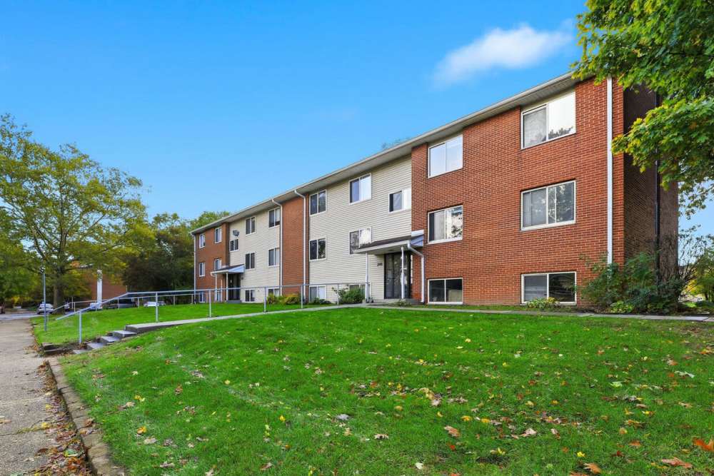 An exterior view of apartment building at Pin Oak Manor Apartments in Mishawaka, Indiana