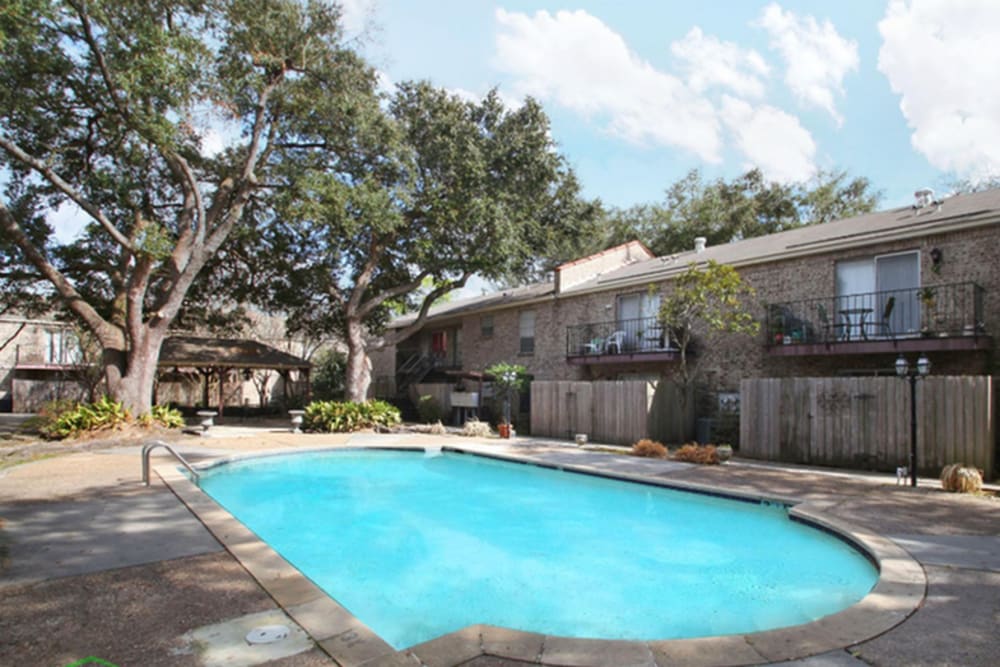 Serene swimming pool at Towne Oaks in Baton Rouge, Louisiana