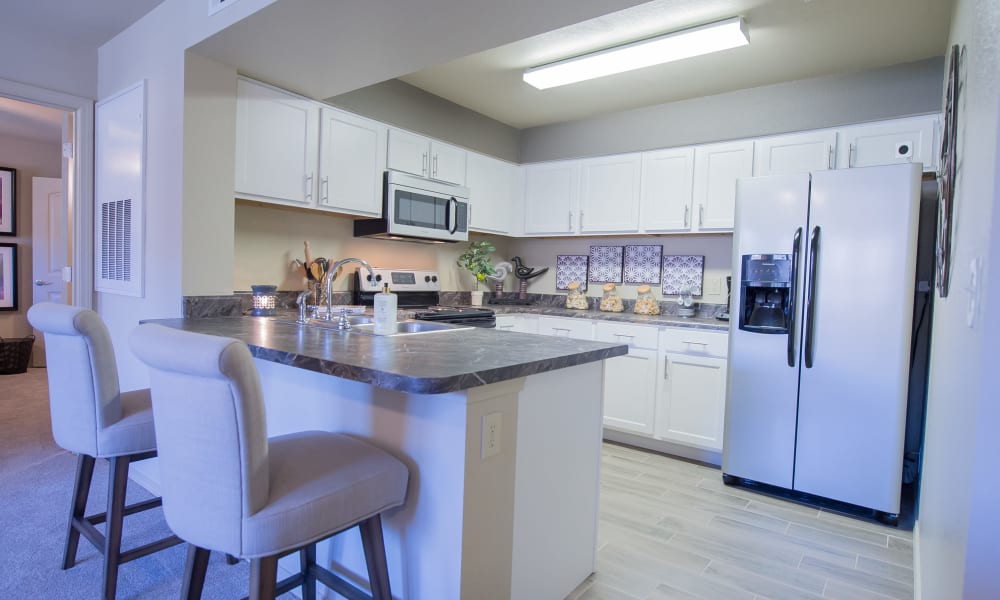 Dining area at Mission Point Apartments in Moore, Oklahoma