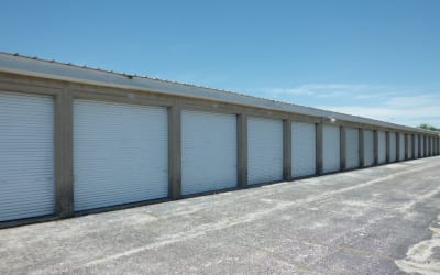 Wide aisle for easy access with auto, rv and boats.