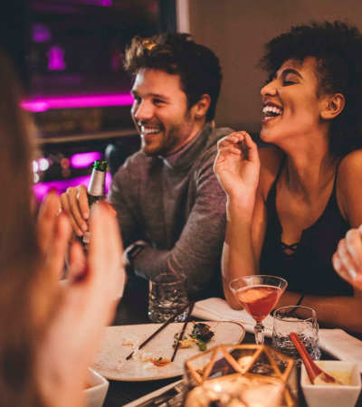 Residents dining together near Pointe 28 in Ankeny, Iowa