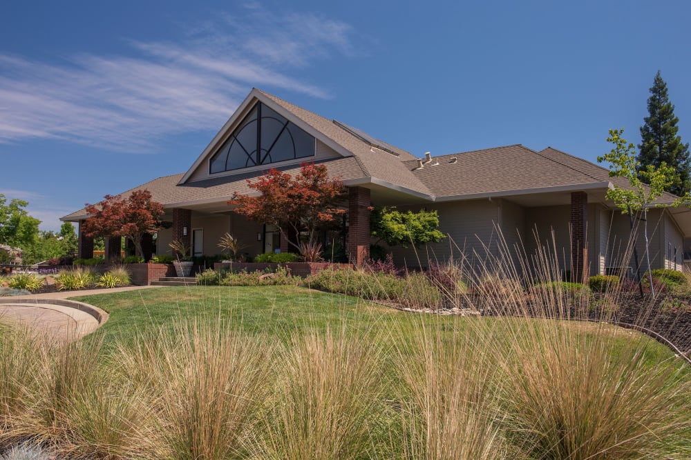 Exterior of Deer Valley Apartment Homes in Roseville, California