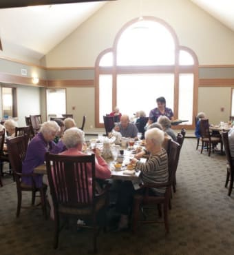 Dining at Meadow Ridge Senior Living