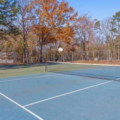 Community tennis court at Trailwood Crossing Apartments, Raleigh, North Carolina