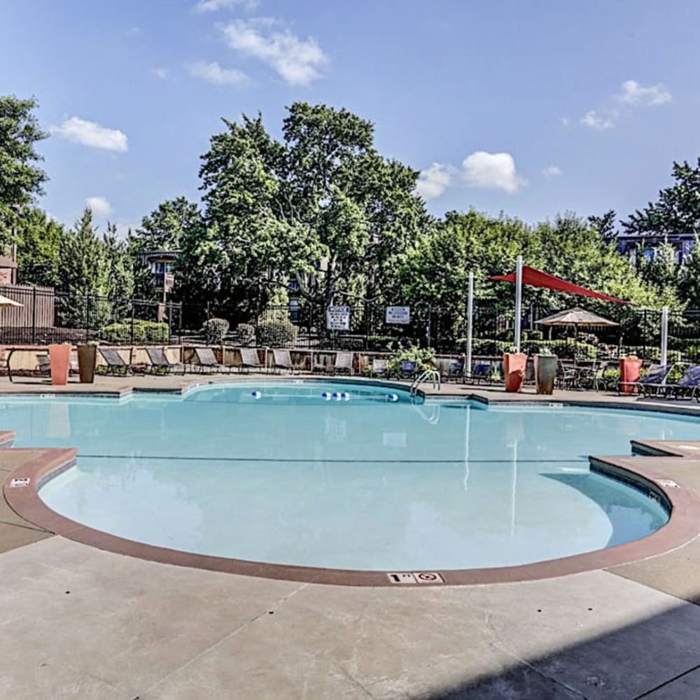 Large sparkling swimming pool at London House Apartments in Lenexa, Kansas
