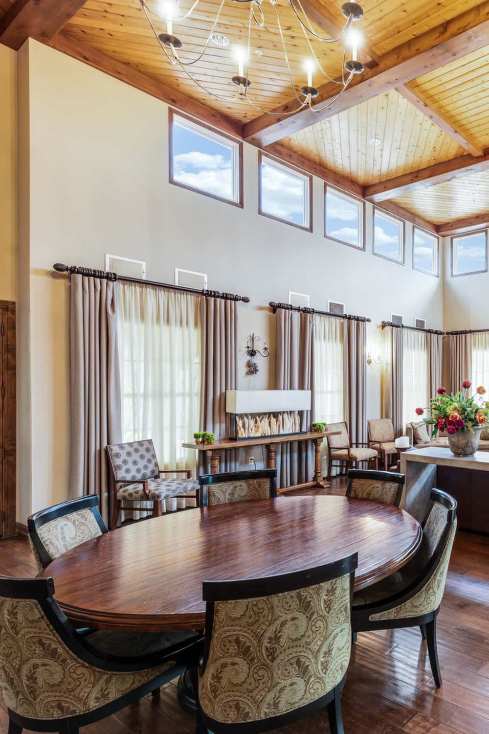Seating area at Renaissance At North Park in Lubbock, Texas