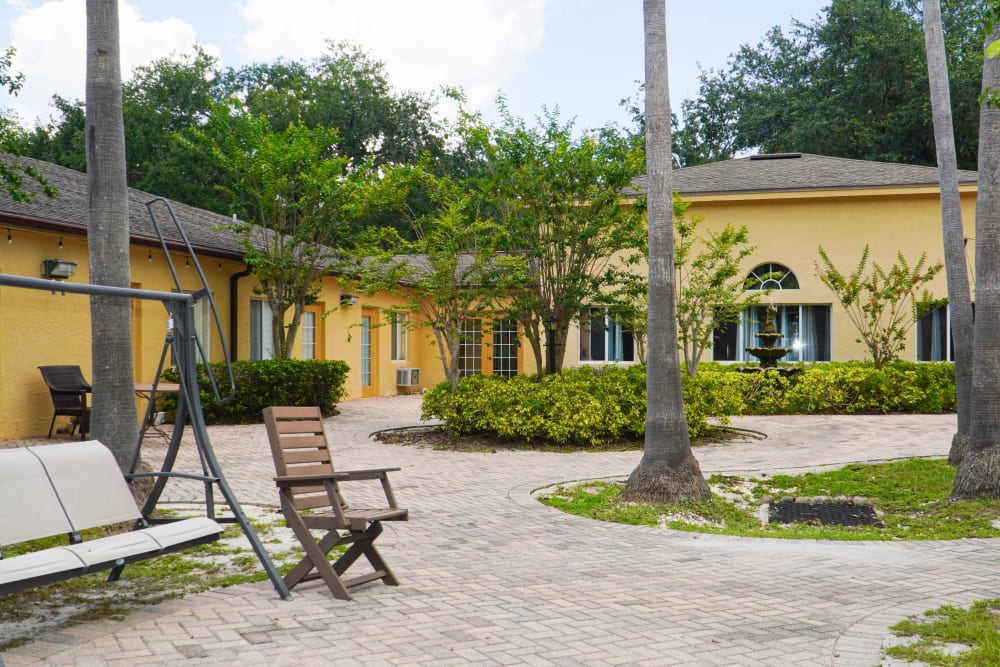 Outdoor courtyard and patio chairs at The Club at Bartow in Bartow, Florida