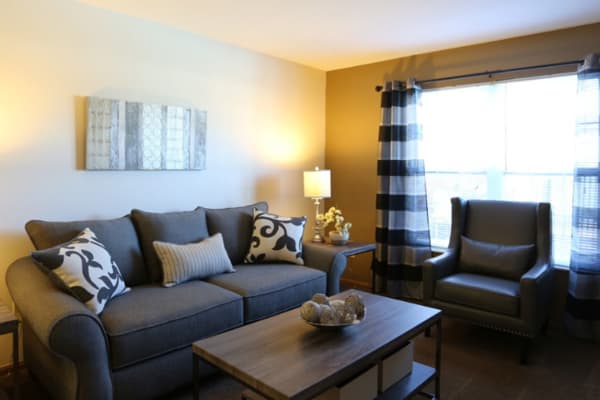 Living room at Gateway Lakes Apartments in Grove City, Ohio