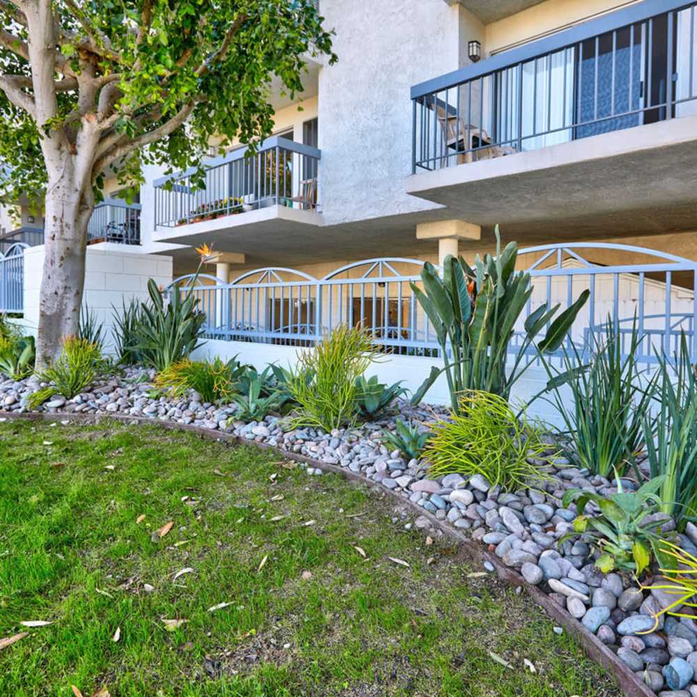 Exterior apartment lawn at Seaside Villa in Redondo Beach, California