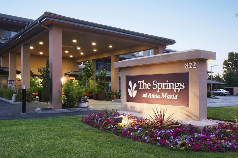 Beautiful entrance at The Springs at Anna Maria in Medford, Oregon