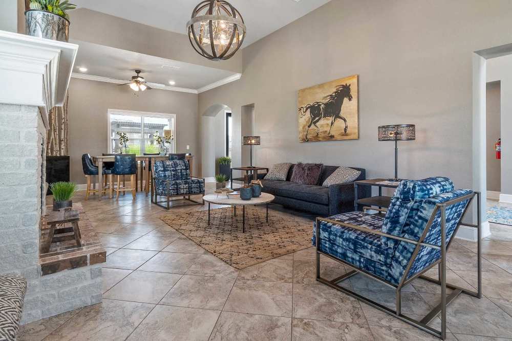 Luxurious clubhouse lounge area at Pine Creek in Paris, Texas