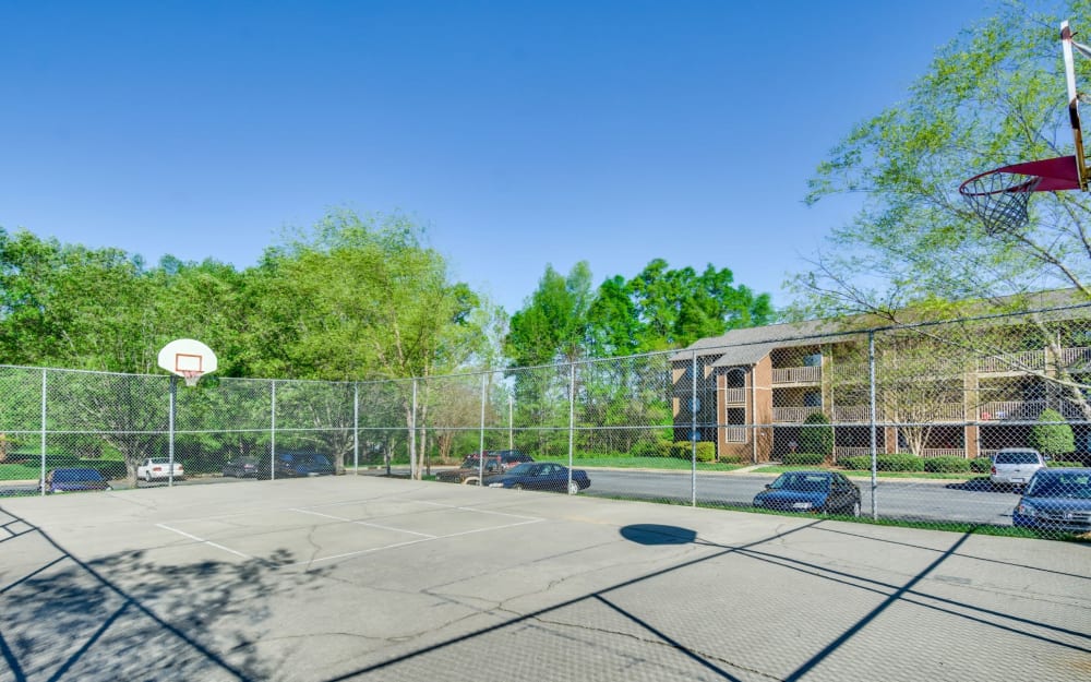 Onsite basketball court at Woodbrook Apartment Homes in Monroe, North Carolina