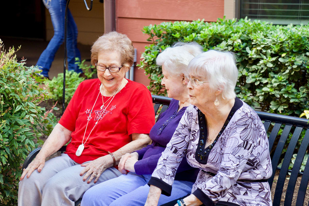 Ladies on a bench at Isle at Watercrest Bryan in Bryan, Texas