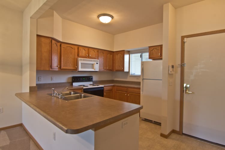 Beautiful kitchen at Steeplechase Apartments & Townhomes in Toledo, OH