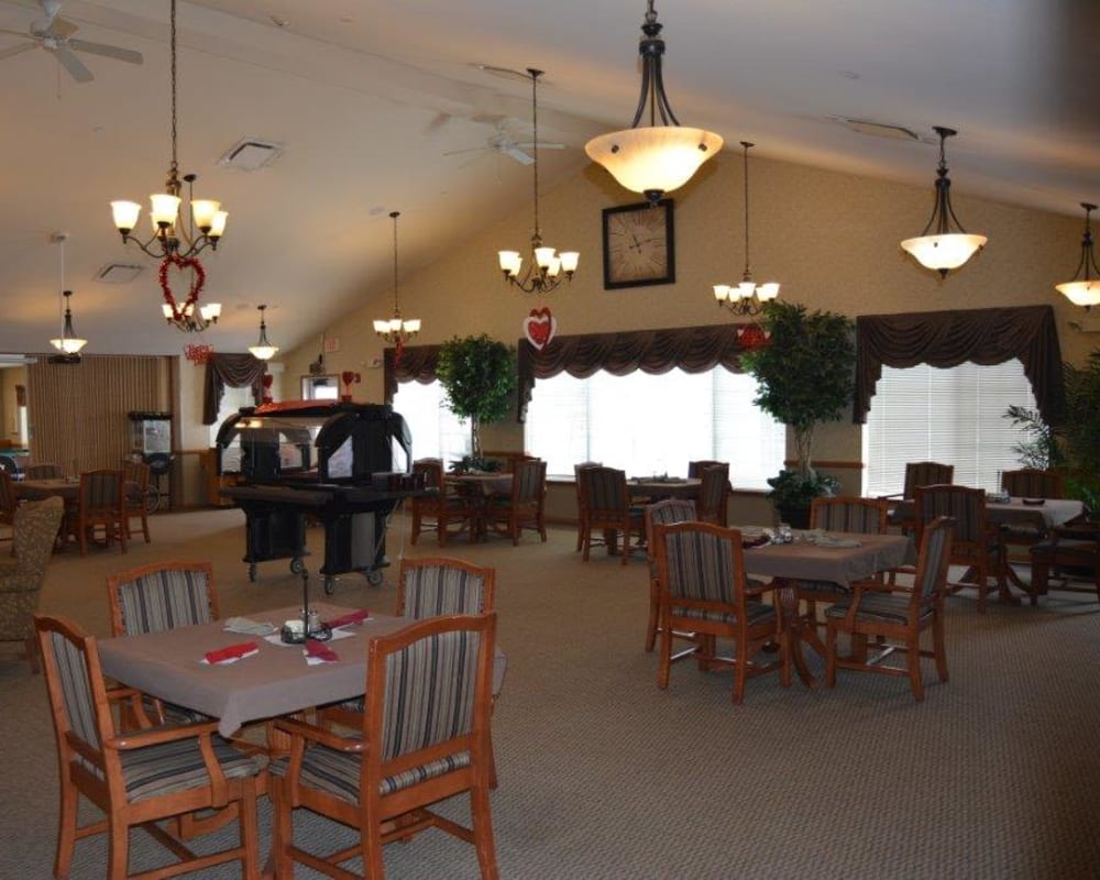Restaurant style dining room at Courtyard Estates at Hawthorne Crossing in Bondurant, Iowa.