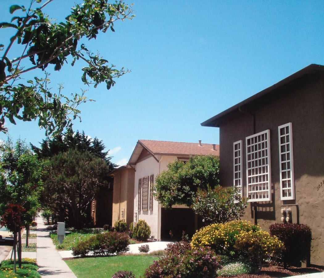 Beautifully manicured front yards at Hillcrest Manor in Marina, California