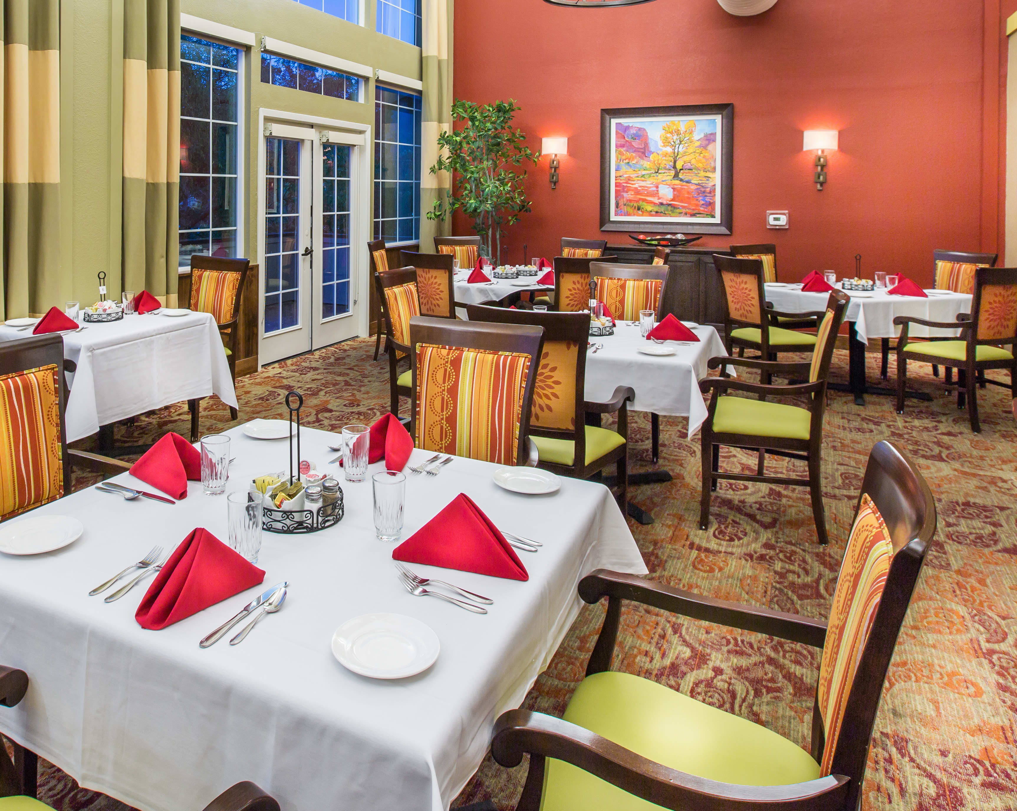 Decorative dining area at Oakmont Gardens in Santa Rosa, California